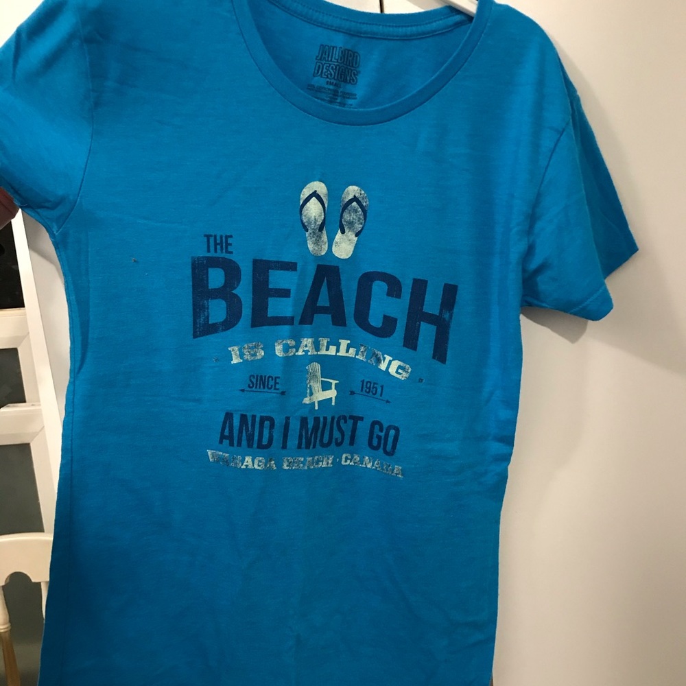 Blue beach graphic tee